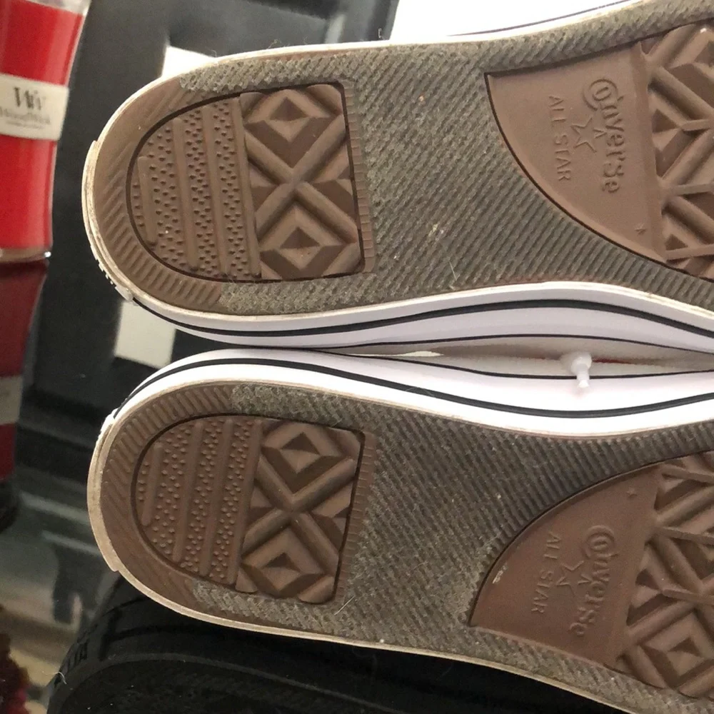 CONVERSE ALL STAR SNEAKERS MENS-BOYS SIZE 6